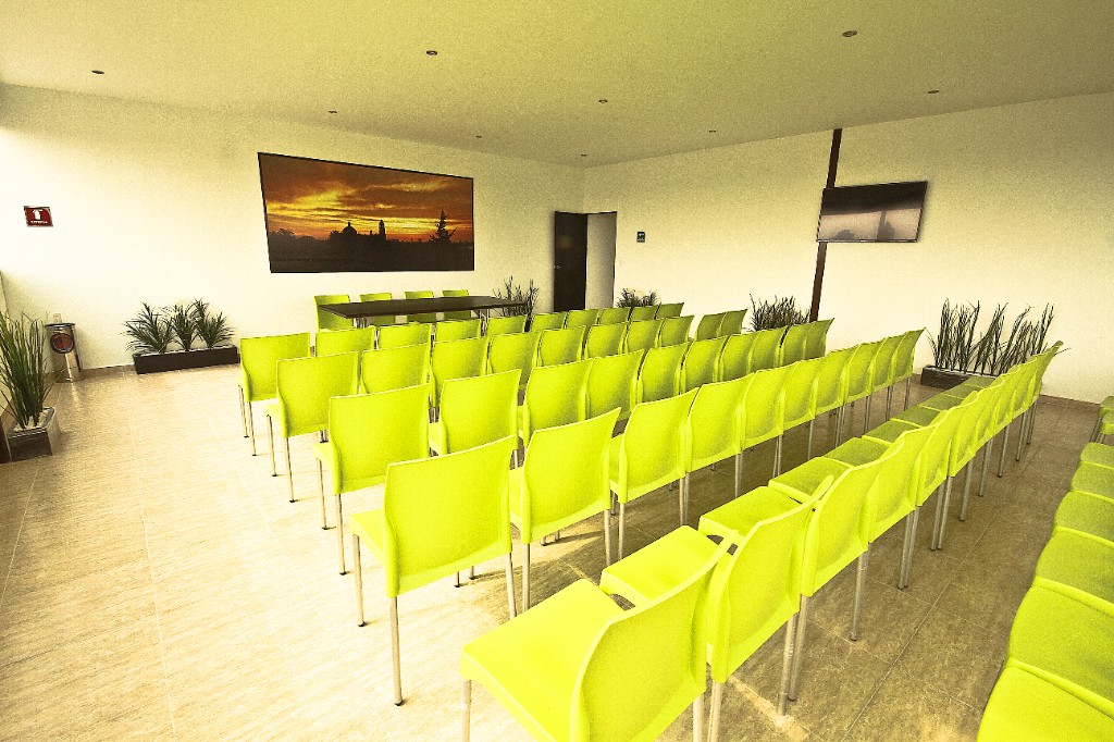 Salón de conferencias con montaje de mesas para reunión ejecutiva